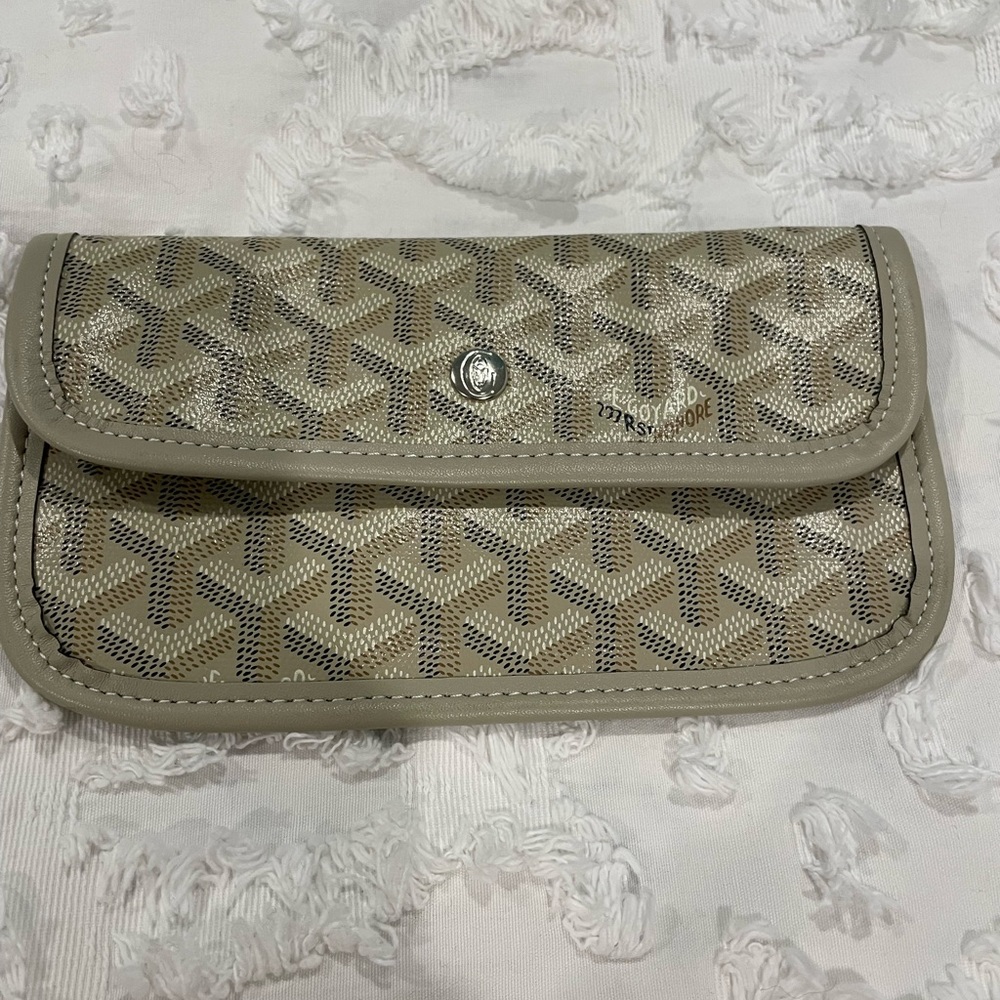 Goyard pouchette…